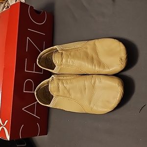 Capezio Jazz Shoes, Size 5M